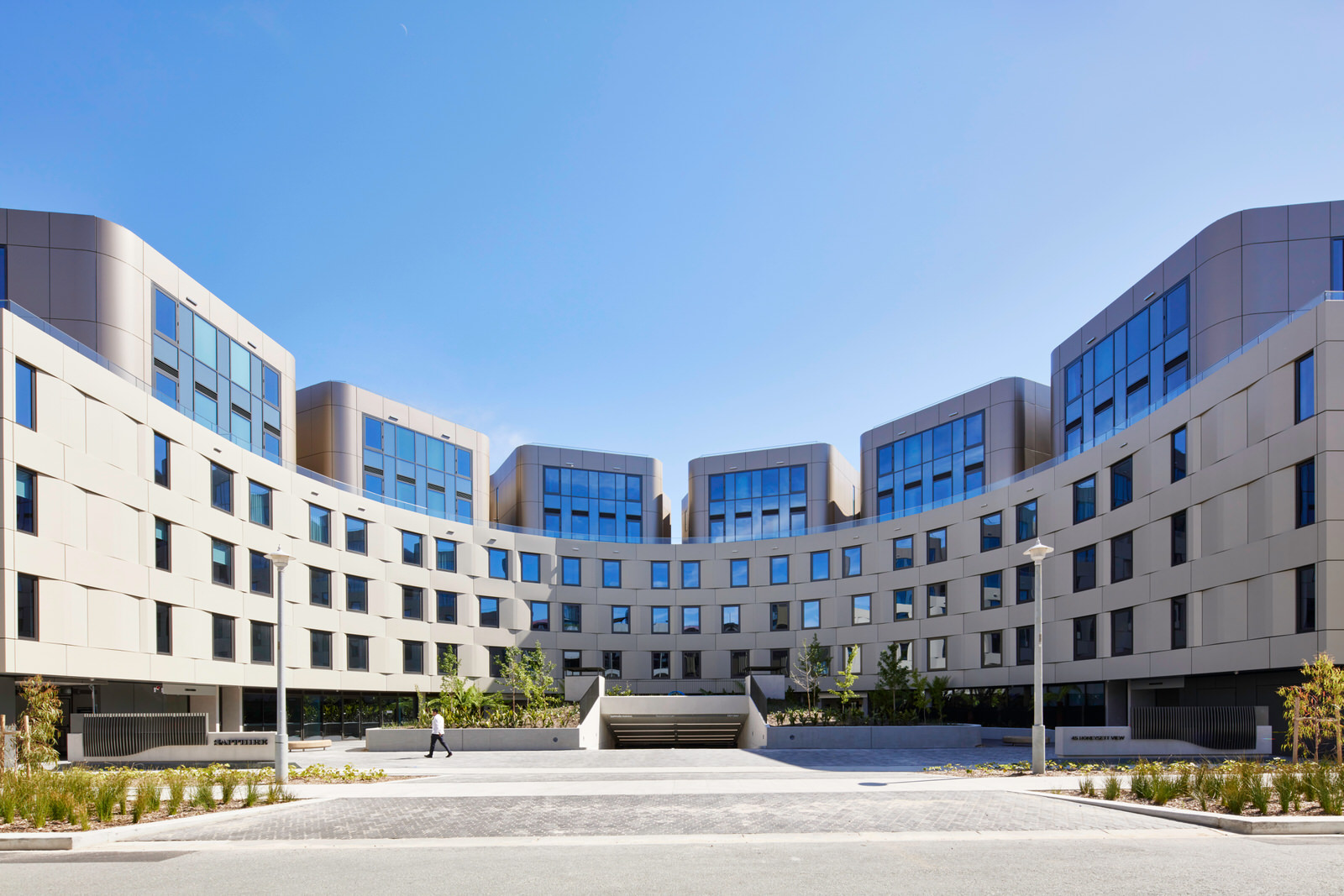 Sapphire Apartments, Bloc